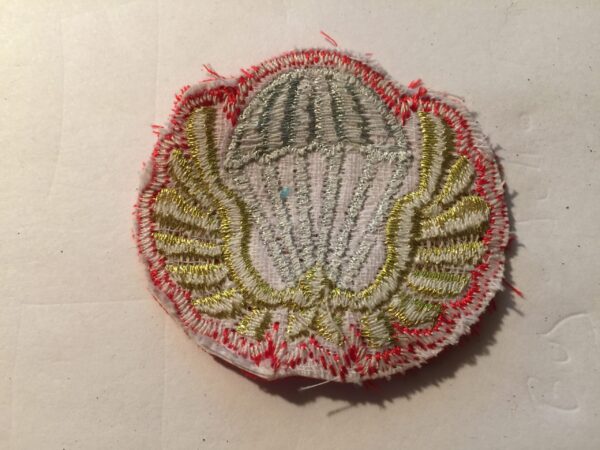 ARVN ELITE AIRBORNE RED BERETS FLASH - Vietnam War - Image 2