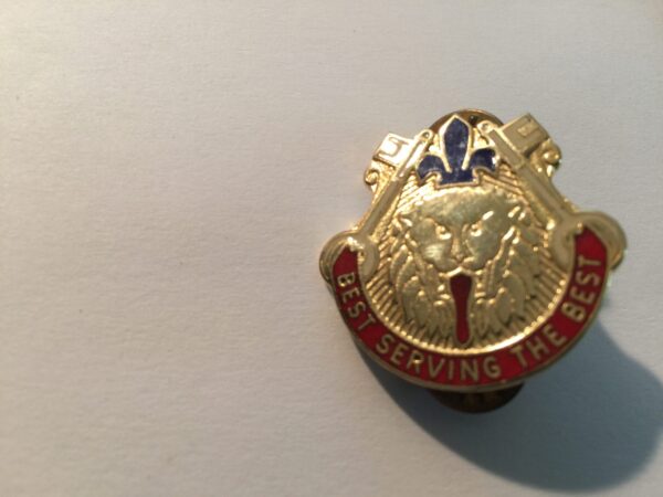 US ARMY 561st Support Battalion DUI Crest  ("Best Serving The Best")