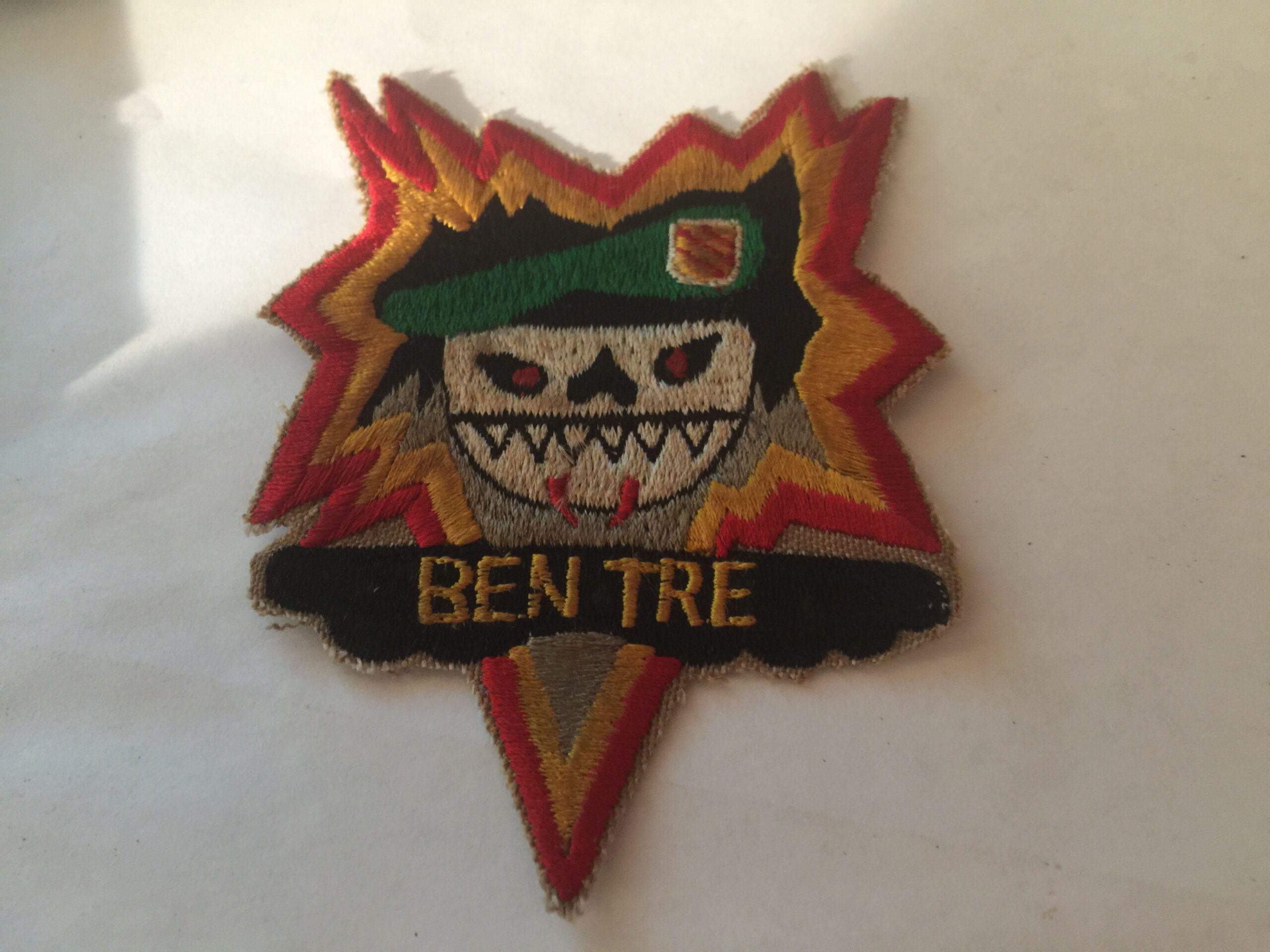 US ARMY GREEN BERETS BLACK OPS SHELL BURST BEN TRE - Vietnam War